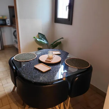 Joli T2 Pour 4 A 5 Personnes Proche De La Fac De Medecine Et A 300M Du Tram 1, Parking Gratuit Appartement Montpellier Buitenkant foto